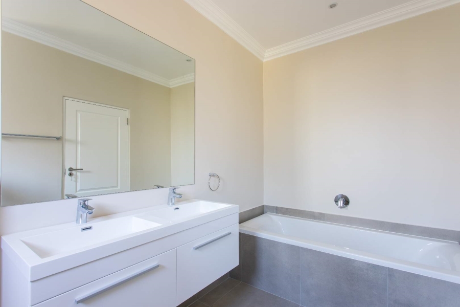 To Let 3 Bedroom Property for Rent in Val De Vie Estate Western Cape